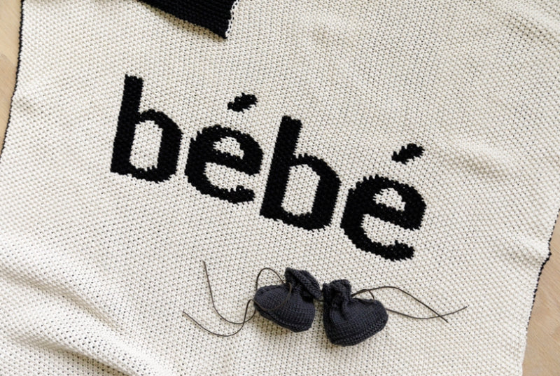 DH Bebe Black Blanket