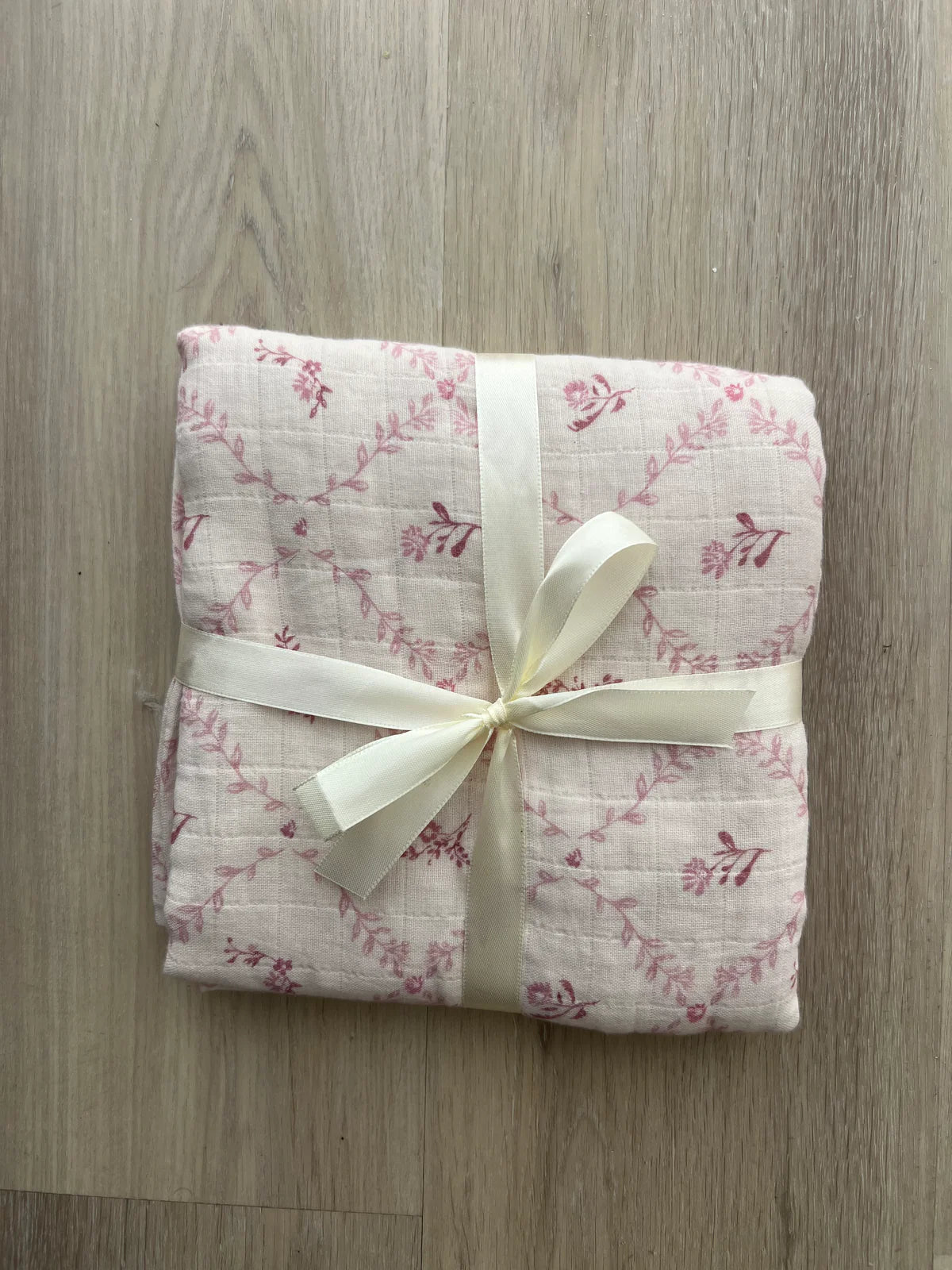 MAUVE LATTICE MUSLIN BLANKET